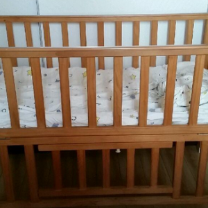 轉閑置，全實木嬰兒床